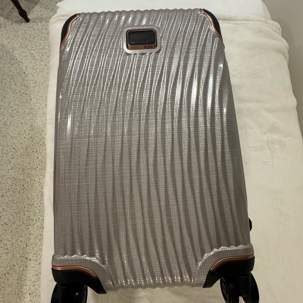 Tumi Latitude International Carry-On Spinner Hard Shell Suitcase Grey/Rose Gold